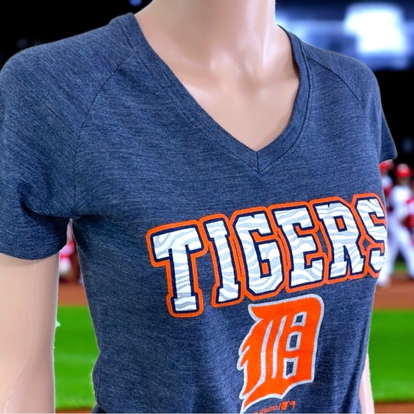 Team Athletics Detroit Tigers Heathered Navy V-Neck Tee - Picture 4 of 13